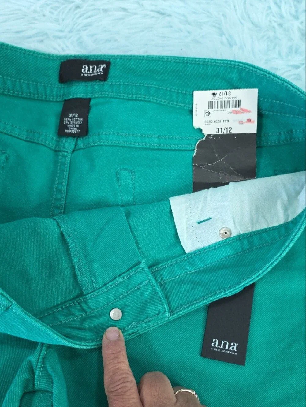 a.n.a. Women’s Mid-Rise Teal Green Jean Shorts NWT Size 12